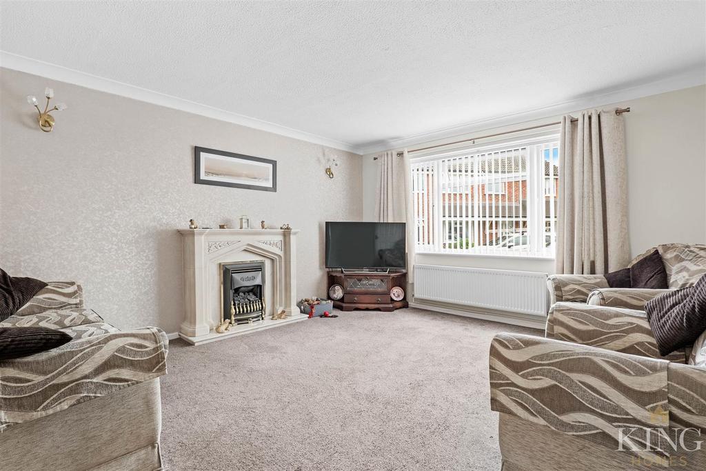 Wain Close, Alcester 5 bed detached house £450,000