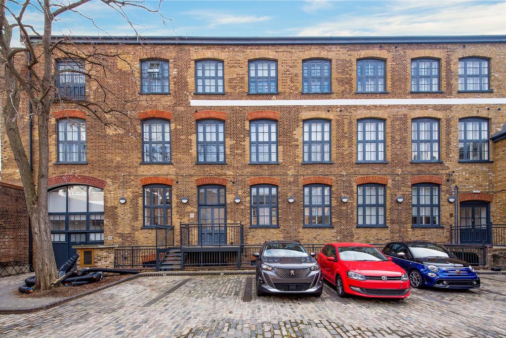 Severn Court, 25 Clyde Square, Limehouse, London, E14 1 bed apartment