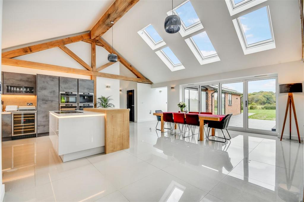Kitchen / Dining /