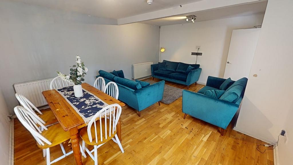 10 Tennyson Living area