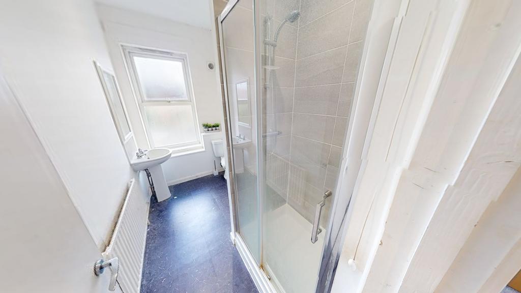 10 Tennyson Bathroom
