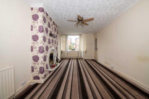 3 bedroom semi-detached house to rent, Charlbury Avenue, Prestwich