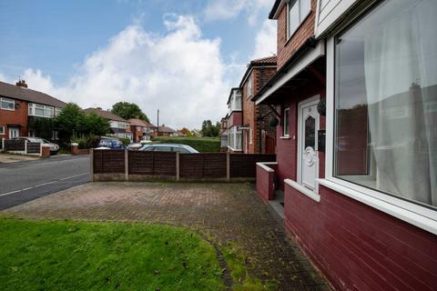 3 bedroom semi-detached house to rent, Charlbury Avenue, Prestwich