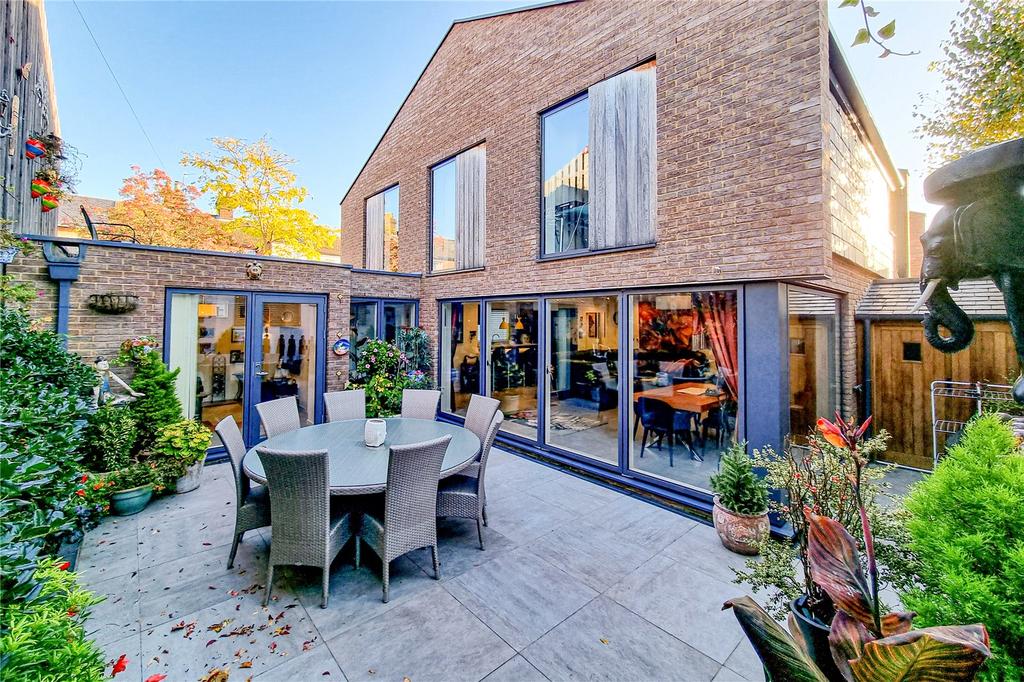 sweet-briar-mews-st-albans-4-bed-link-detached-house-1-200-000