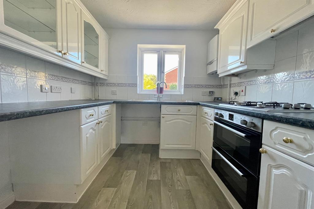 Keeble Way, Braintree, CM7 3 bed end of terrace house £1,325 pcm (£