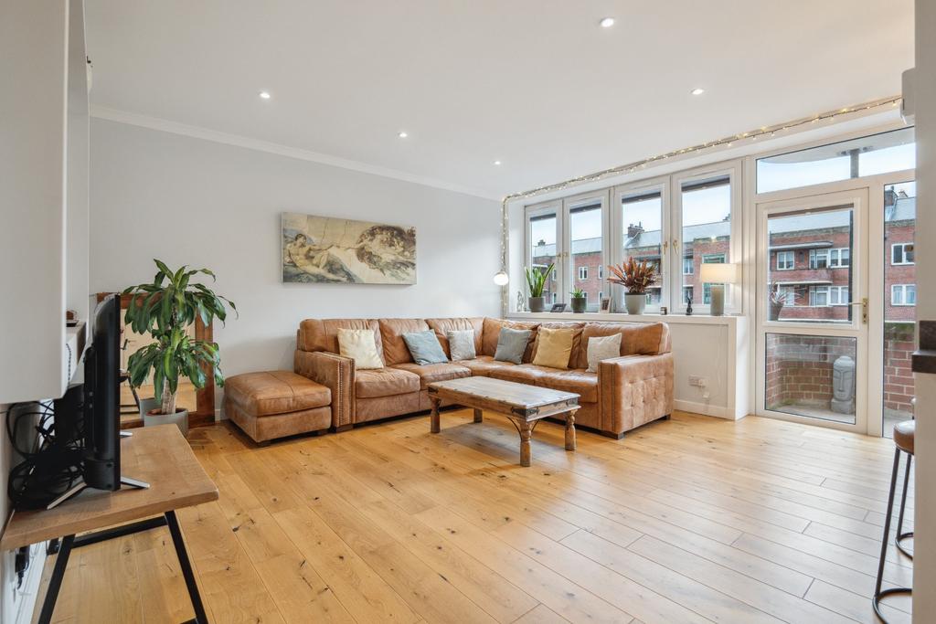 Mingarry Street, Flat 1/2, North Kelvinside, Glasgow, G20 8NS 3 bed