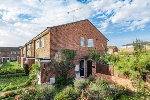 1 Castle Close, Sunbury-on-thames, TW16 7DU