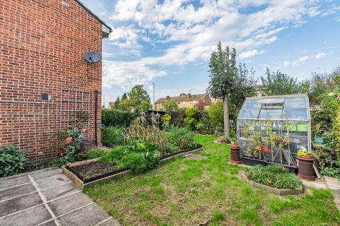 1 Castle Close, Sunbury-on-thames, TW16 7DU