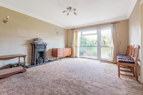 1 Castle Close, Sunbury-on-thames, TW16 7DU