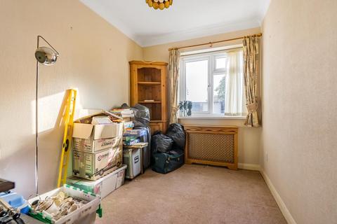 1 Castle Close, Sunbury-on-thames, TW16 7DU
