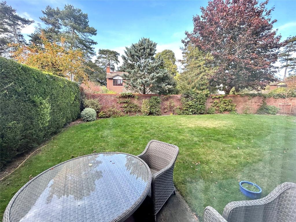 Parkside, Maidenhead, Berkshire, SL6 4 bed house £2,625 pcm (£606 pw)