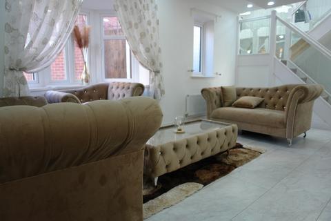 6 bedroom detached house for sale - Low Vale Drive, Oldham