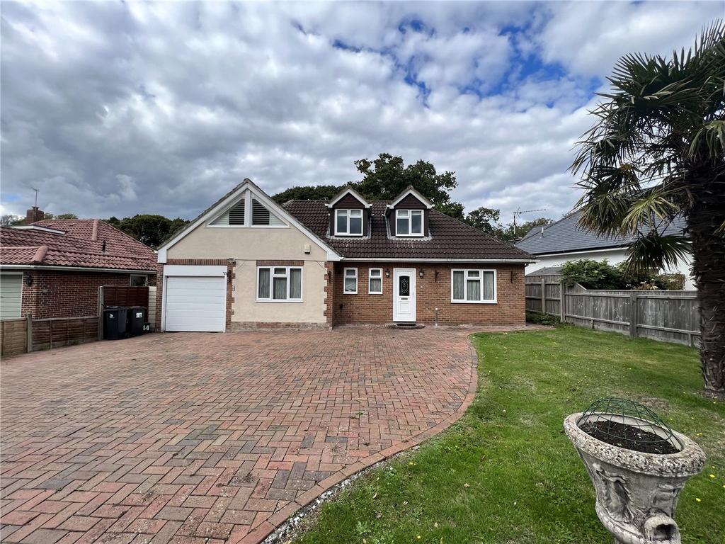 Rothesay Drive, Highcliffe... 3 bed bungalow £2,200 pcm (£508 pw)