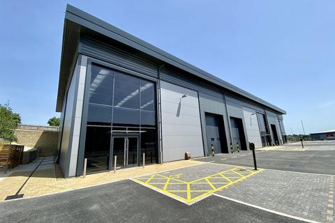 Industrial unit for sale - Tungsten Trade Park, Northampton Road, Brackley, NN13 5SZ