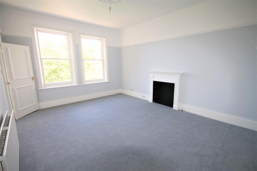 4 Blyth Road, Bromley, Kent, BR1 2 bed apartment to rent £1,850 pcm