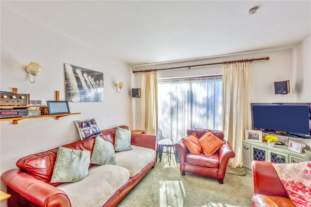 Charnwood Road, ., Uxbridge, ., UB10 0HX 3 bed semidetached house £600,000