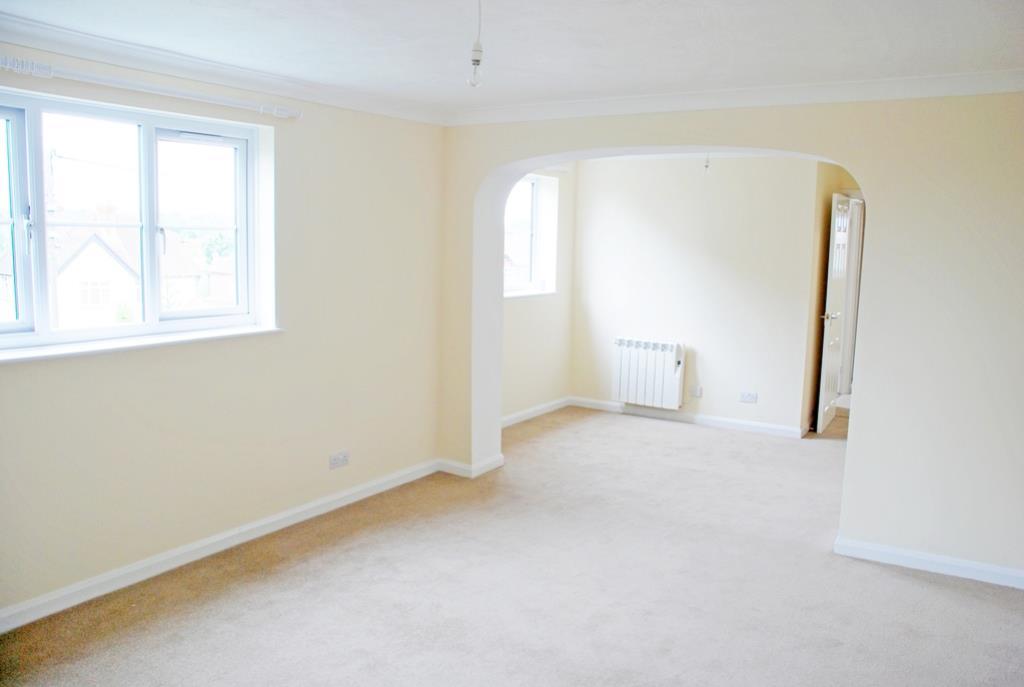 Colwell Road, Haywards Heath, West... 2 bed flat £975 pcm (£225 pw)
