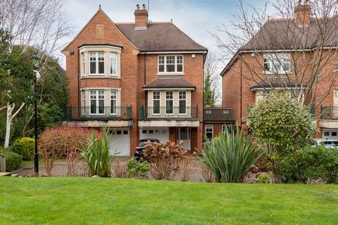 35 Mountview Close, London, NW11 7HG