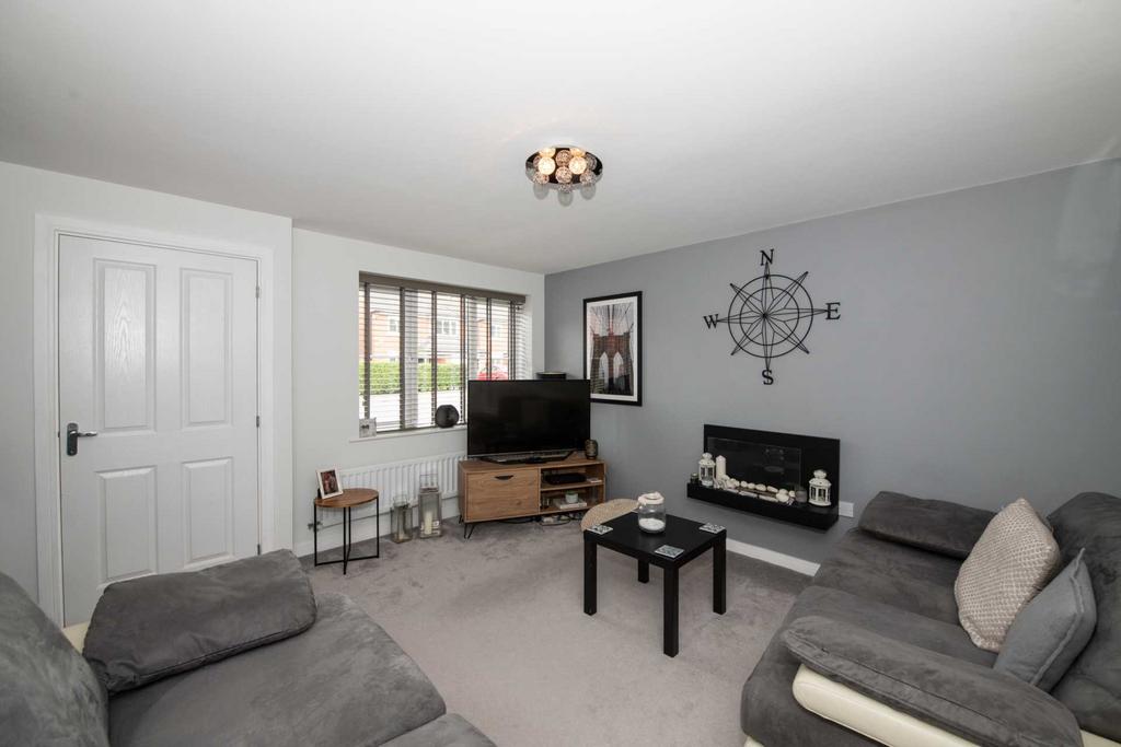 Dumers Chase, Radcliffe 3 bed semidetached house £1,250 pcm (£288 pw)