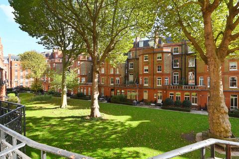 1 bedroom flat for sale, Egerton Gardens, London, SW3