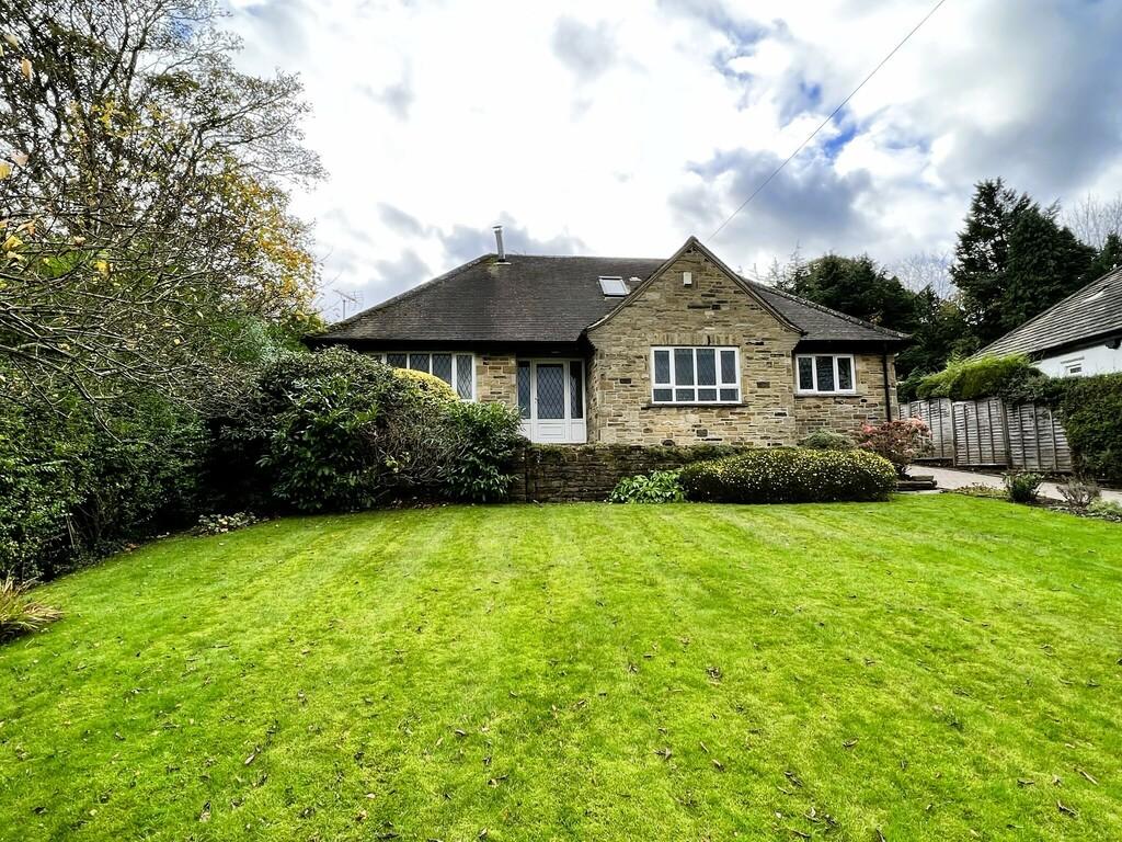 St. Giles Garth, Bramhope, Leeds, West Yorkshire 3 bed detached house