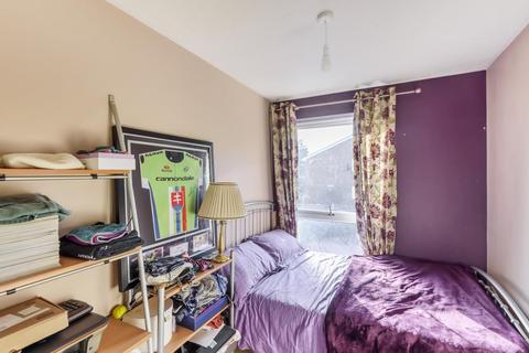 18 Archery Close, Harrow, HA3 7RT