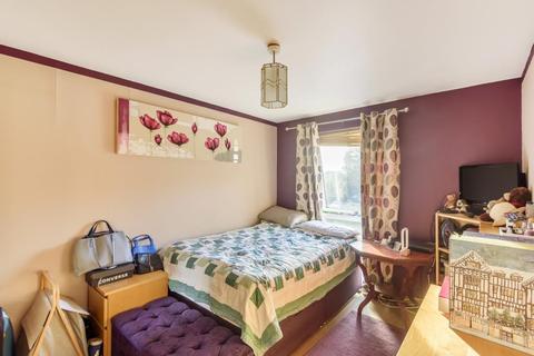 18 Archery Close, Harrow, HA3 7RT