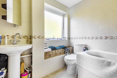 18 Archery Close, Harrow, HA3 7RT