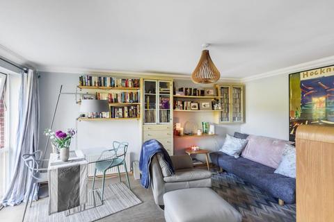 18 Archery Close, Harrow, HA3 7RT