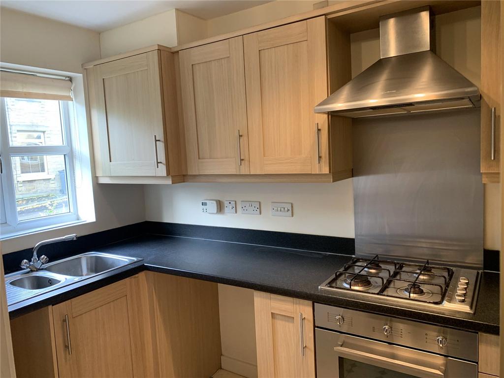 Birkby Lodge Road, Birkby, Huddersfield, HD2 2 bed terraced house to