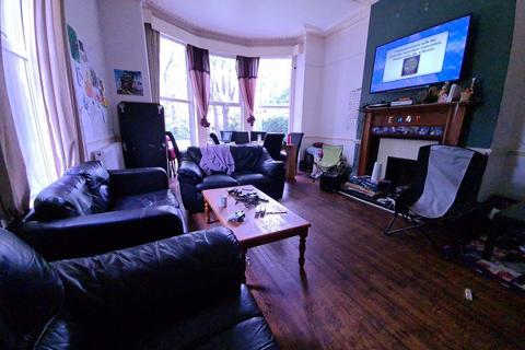 12 bedroom house to rent, Grosvenor Road, Leeds