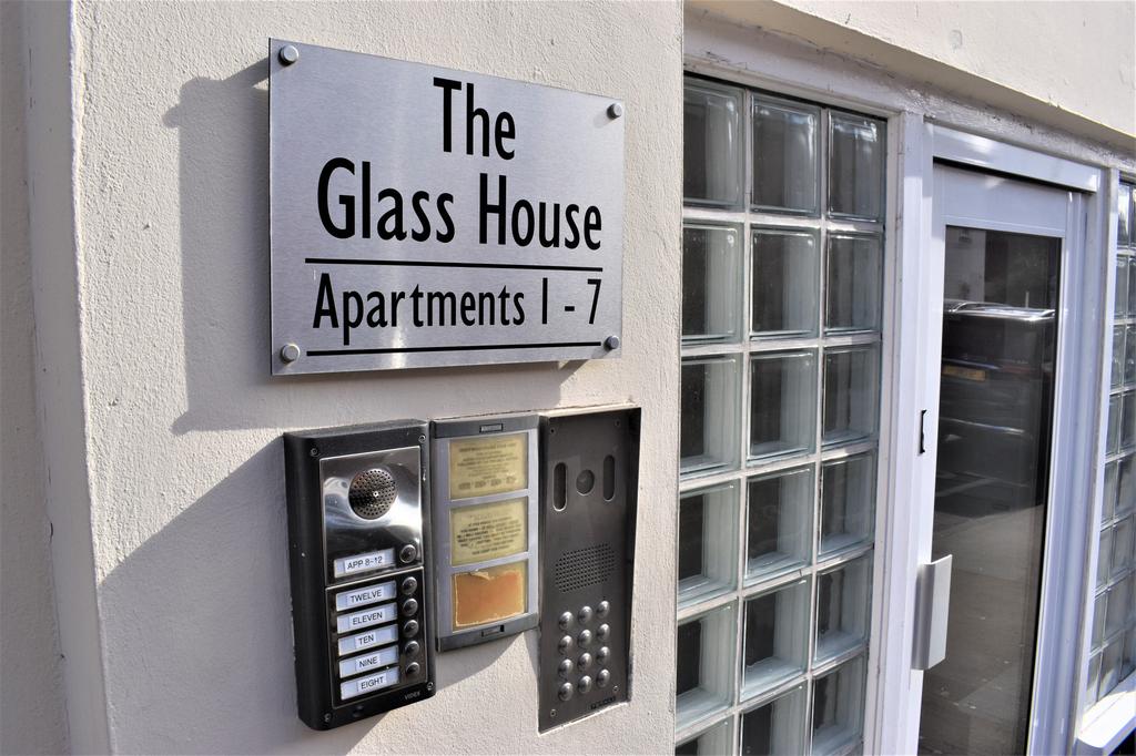 The Glass House, Windsor Street, Leamington Spa, Warwickshire, CV32 2 bed apartment £1,350 pcm