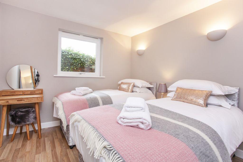 Bedroom 2 (Double)