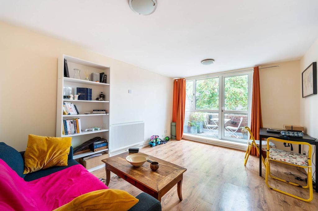 Bruckner Street, Kensal Green, London, W10 1 bed flat for sale £375,000