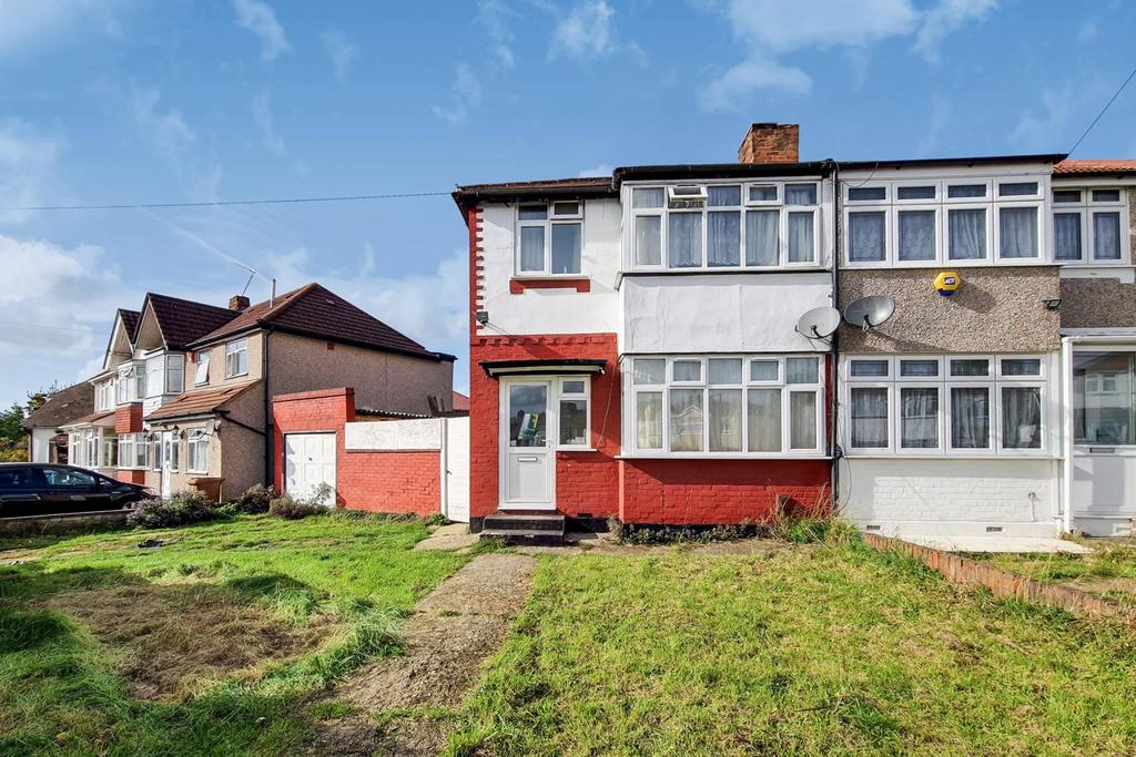 Dean Drive, Stanmore, HA7 3 bed end of terrace house £595,000