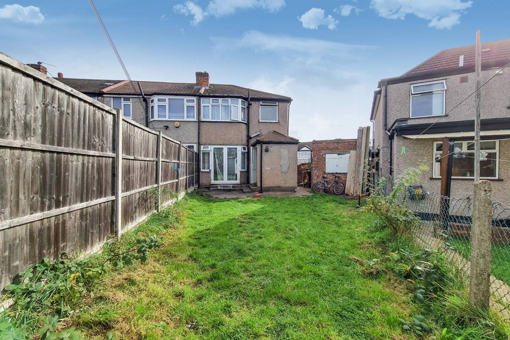 Dean Drive, Stanmore, HA7 3 bed end of terrace house £595,000