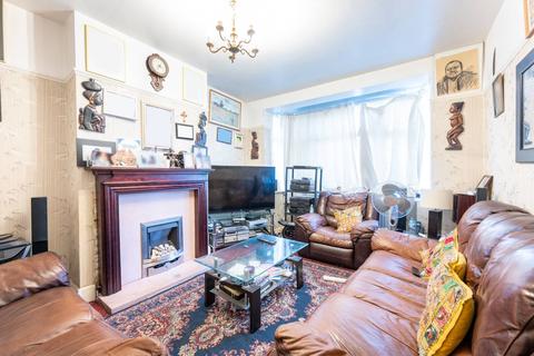 16 Laings Avenue, Mitcham, CR4 3EP