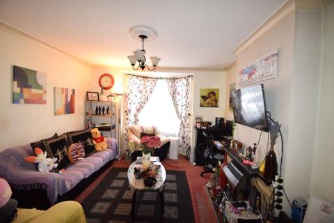 3 bedroom terraced house for sale - Hillside, Slough, Berkshire, SL1