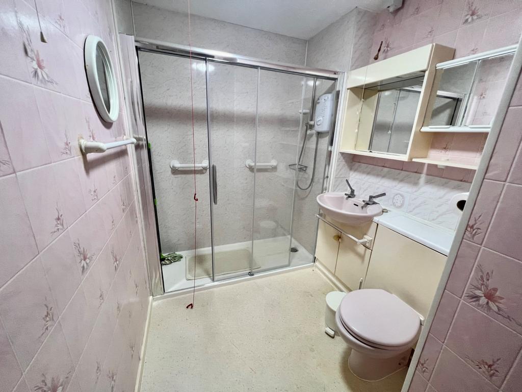 17 Orchid Court BATHROOM