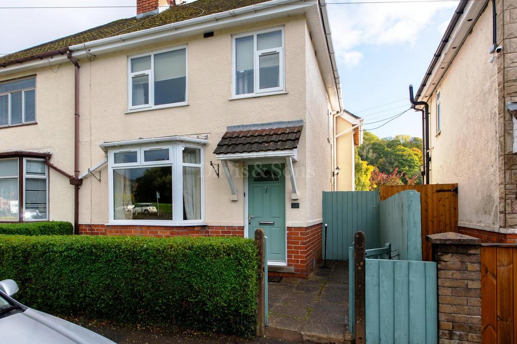 Crescent Road, Risca, Newport. NP11 6GJ 4 bed semidetached house for