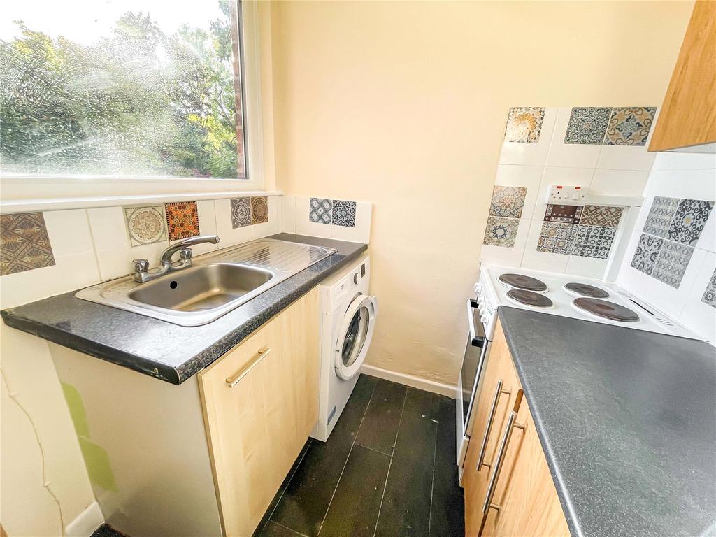 Beaconsfield, Manchester, Greater... 1 bed flat - £650 pcm (£150 pw)