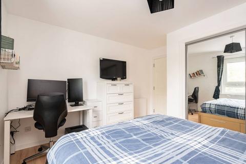 16/3 Clockmill Lane, Edinburgh, EH8 8HY