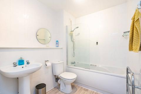 16/3 Clockmill Lane, Edinburgh, EH8 8HY