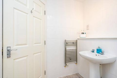 16/3 Clockmill Lane, Edinburgh, EH8 8HY