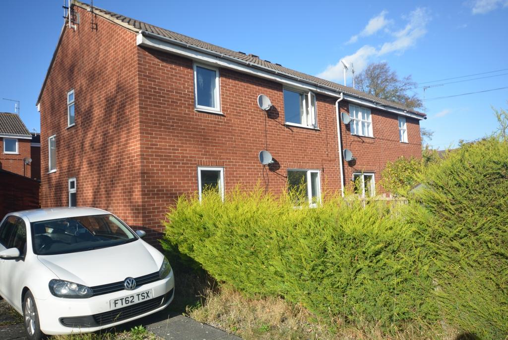 Fairfield Road, Tadcaster, North... 1 bed ground floor flat £625 pcm (£144 pw)