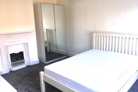 1 bedroom in a house share to rent - Kings Road, Fleet, GU51