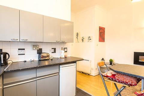 2 bedroom flat for sale - Top floor left, 59 Powis Terrace, Kittybrewster, Aberdeen, AB25 3PZ