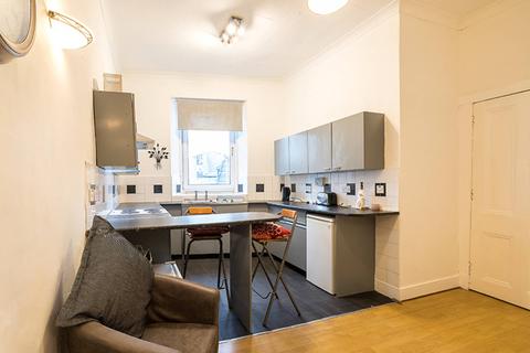 2 bedroom flat for sale - Top floor left, 59 Powis Terrace, Kittybrewster, Aberdeen, AB25 3PZ