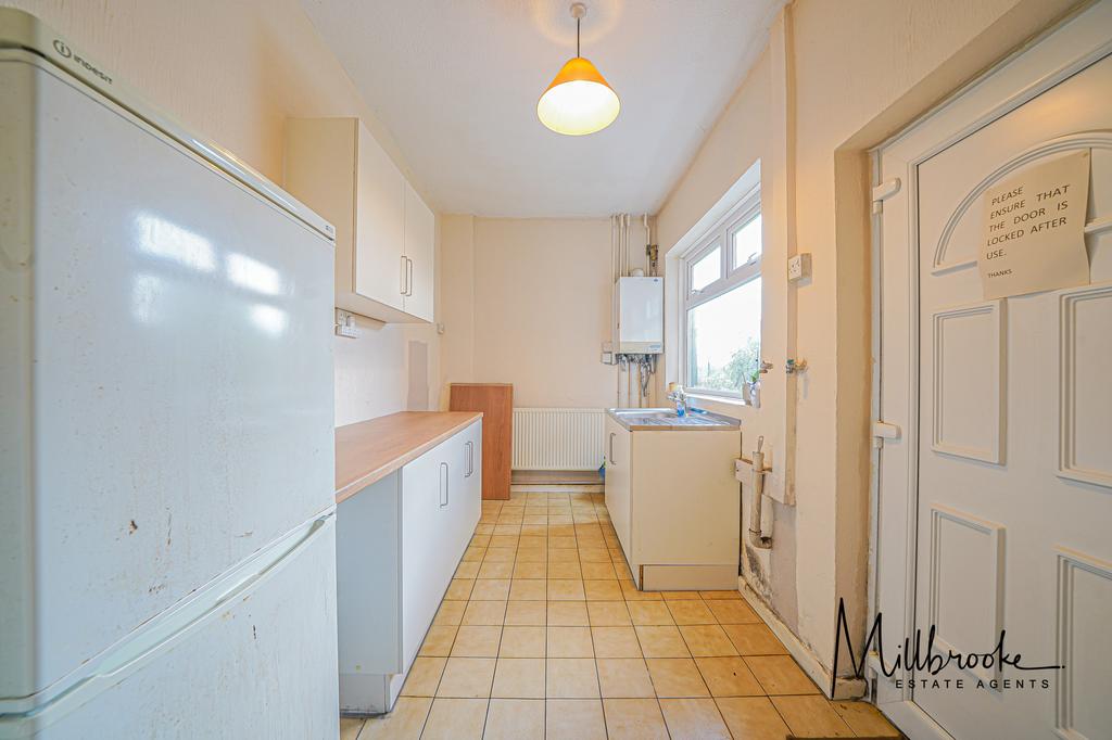 Mosley Common Road, Mosley Common... 2 bed terraced house £145,000