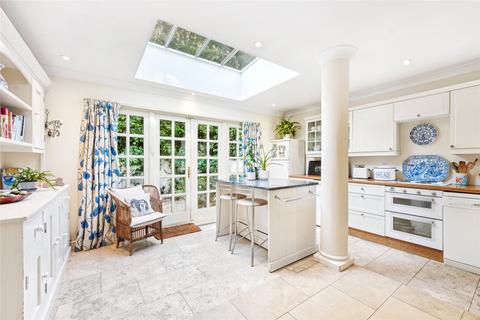 25 Rosenau Crescent, London, SW11 4RY